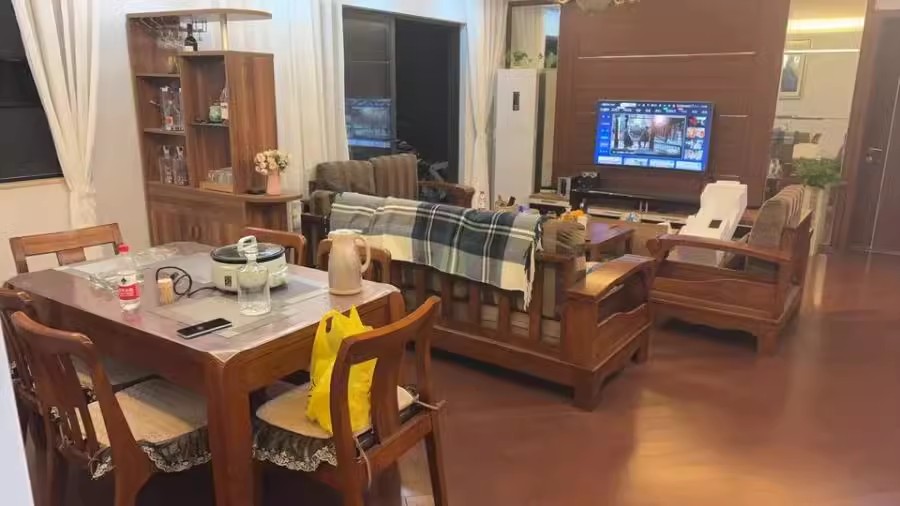 万科金域蓝湾法拍房8栋1701号房及室内物品