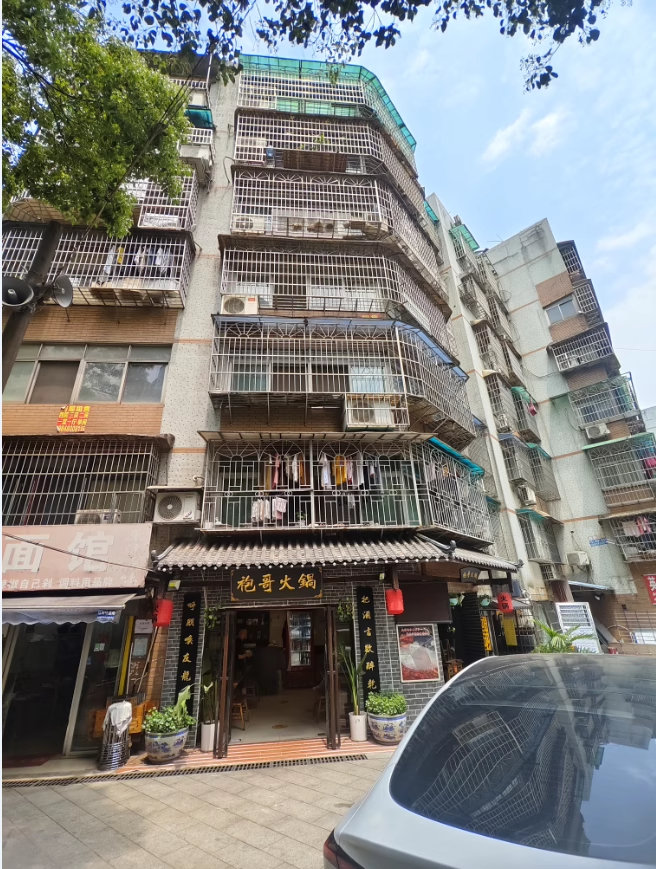 英才园居住小区法拍房2片010栋02房