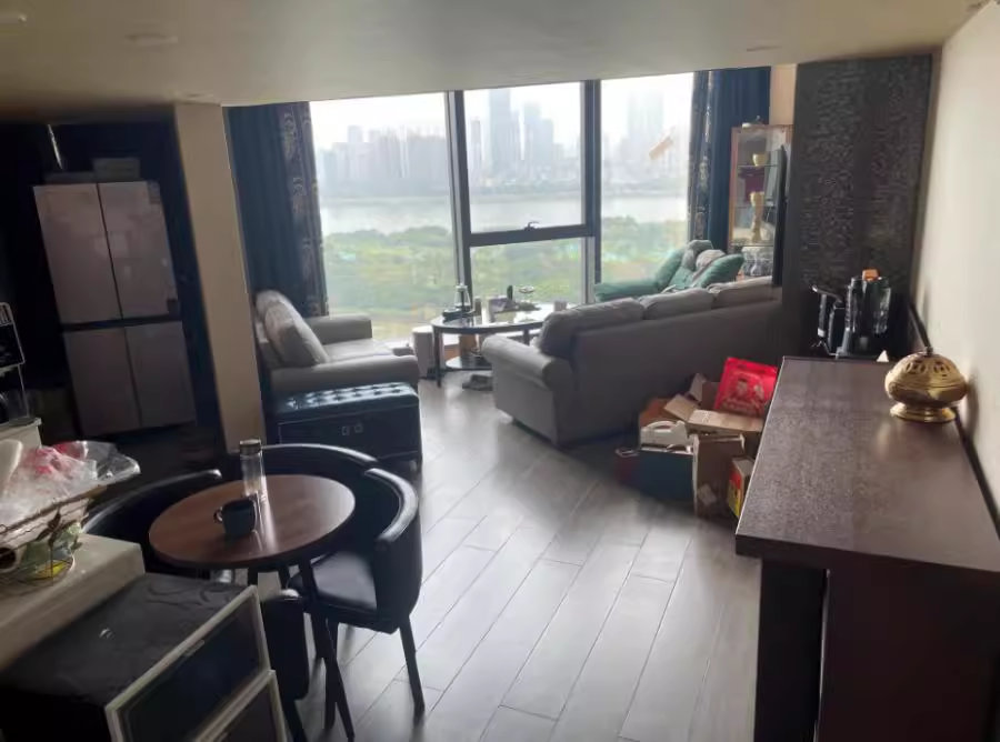 （一线江景公寓）图鸿大厦法拍房1717号房