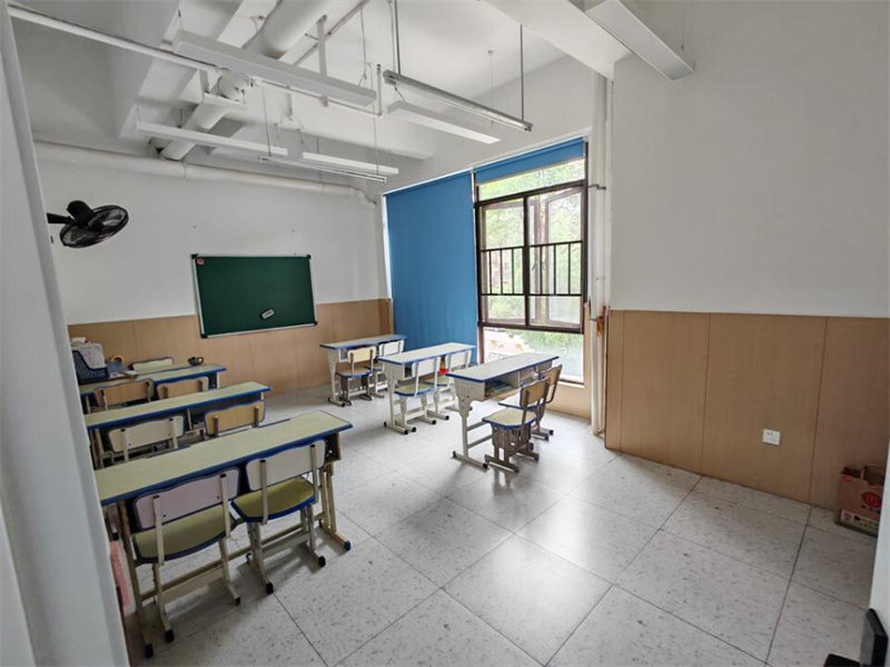 （年租金64000，14年回本）中航城法拍房2-20栋-215号商业房产