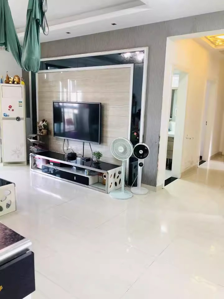 （8折）涉外国际公馆（麓谷公馆）法拍房7栋1402房