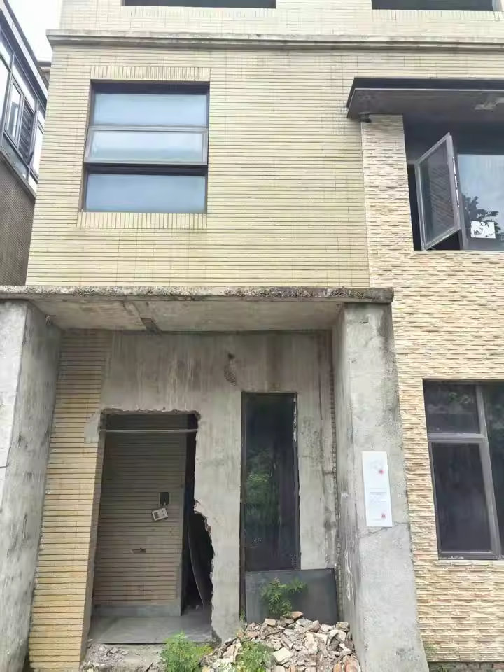 （7折别墅）保利麓谷林语G区法拍房G58栋103号房