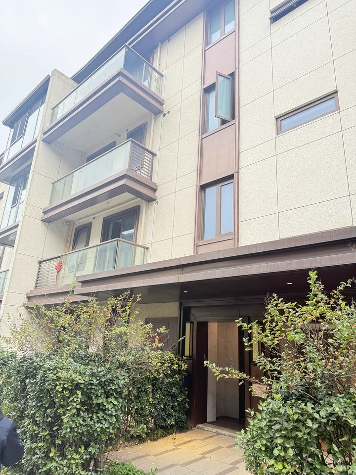 （上叠别墅 双学位）绿地麓湖郡（麓湖山居）法拍房V-28栋302室